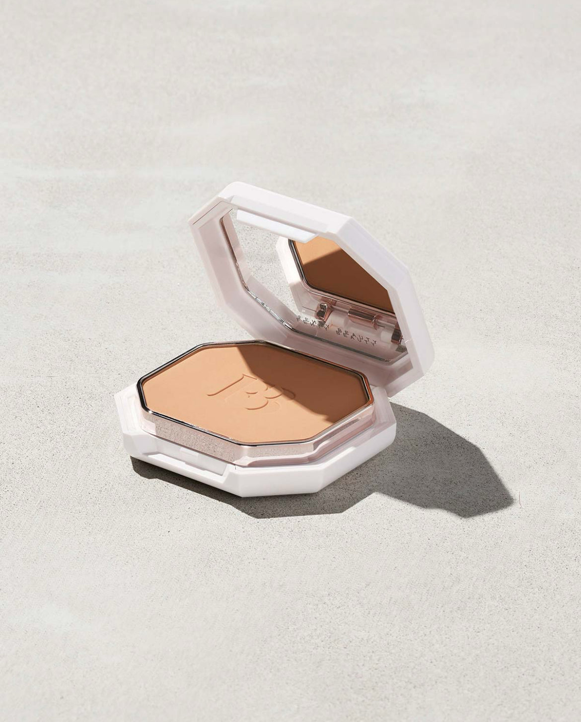 Fenty Beauty Pro Fil’r Soft Matte Powder Foundation