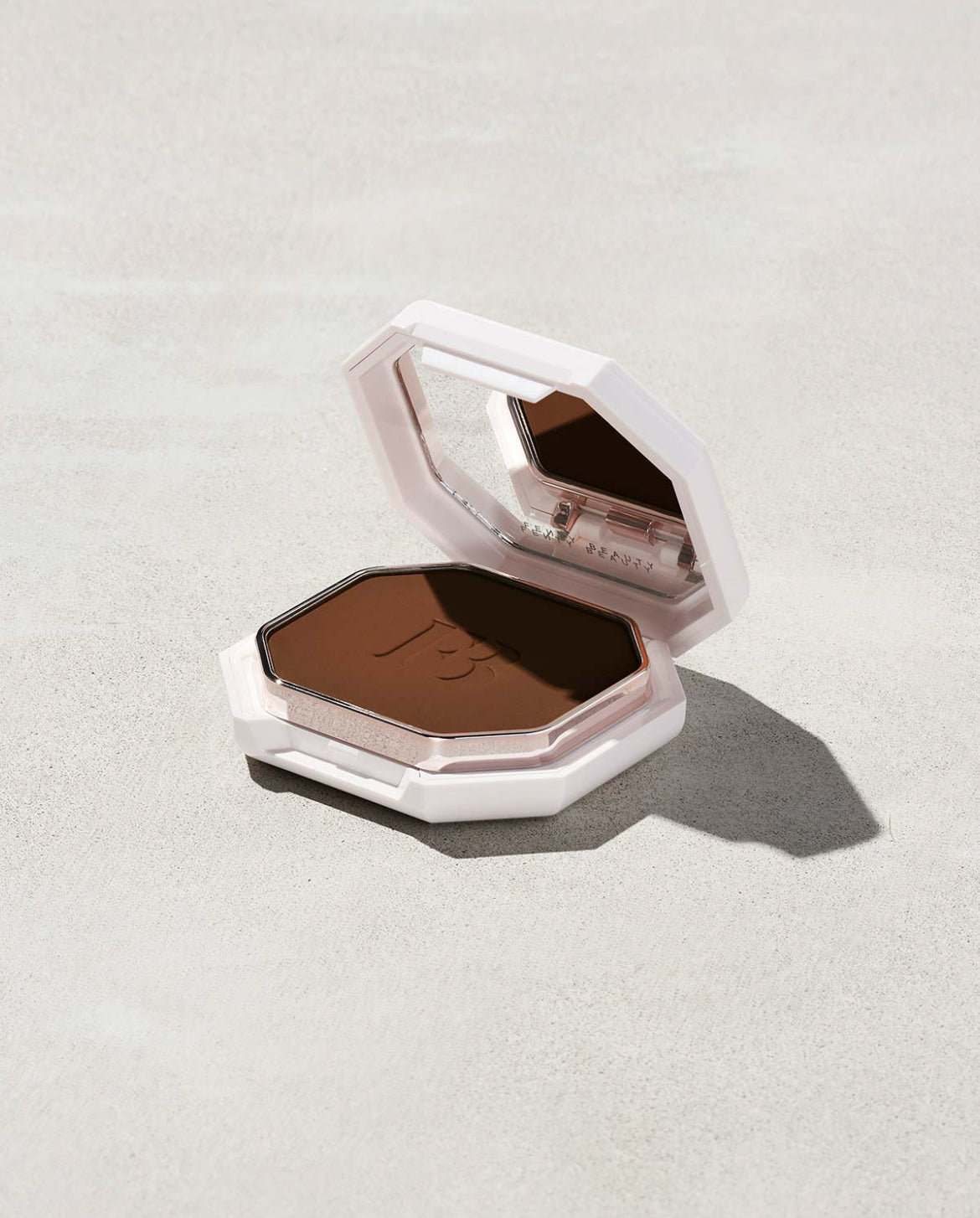 Fenty Beauty Pro Fil’r Soft Matte Powder Foundation